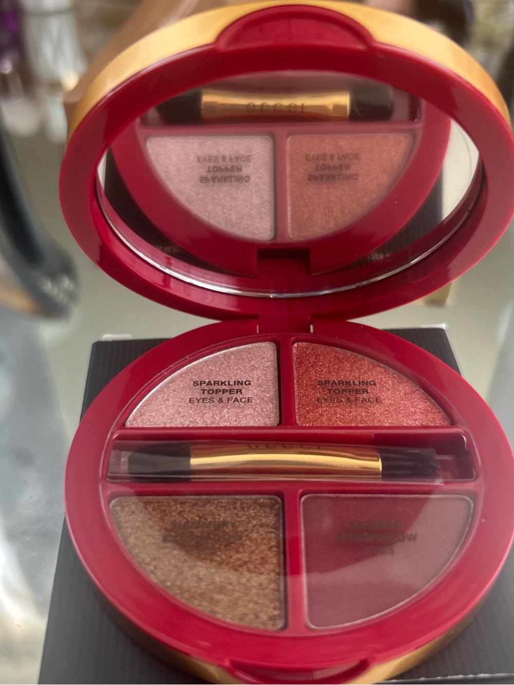 Gucci Festive Glow Eyeshadow Palette in Gold and Red